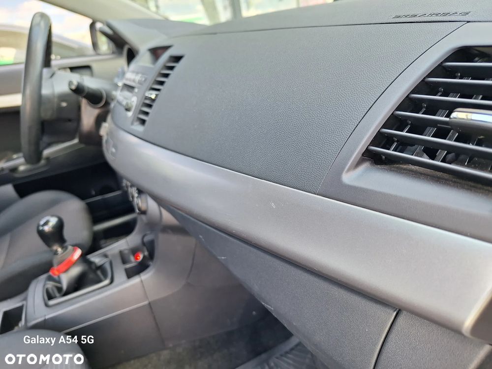 Mitsubishi Lancer 1.5 Inform - 24