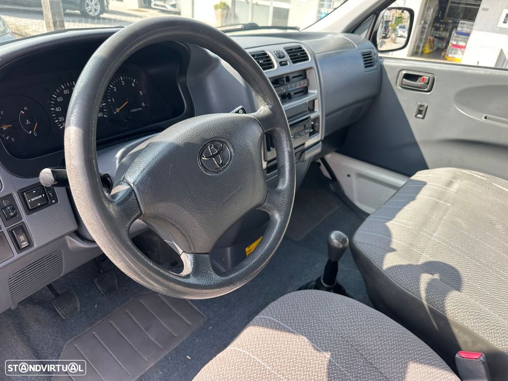Toyota HiAce 2.5 D-4D Curto 2.8T AC - 14