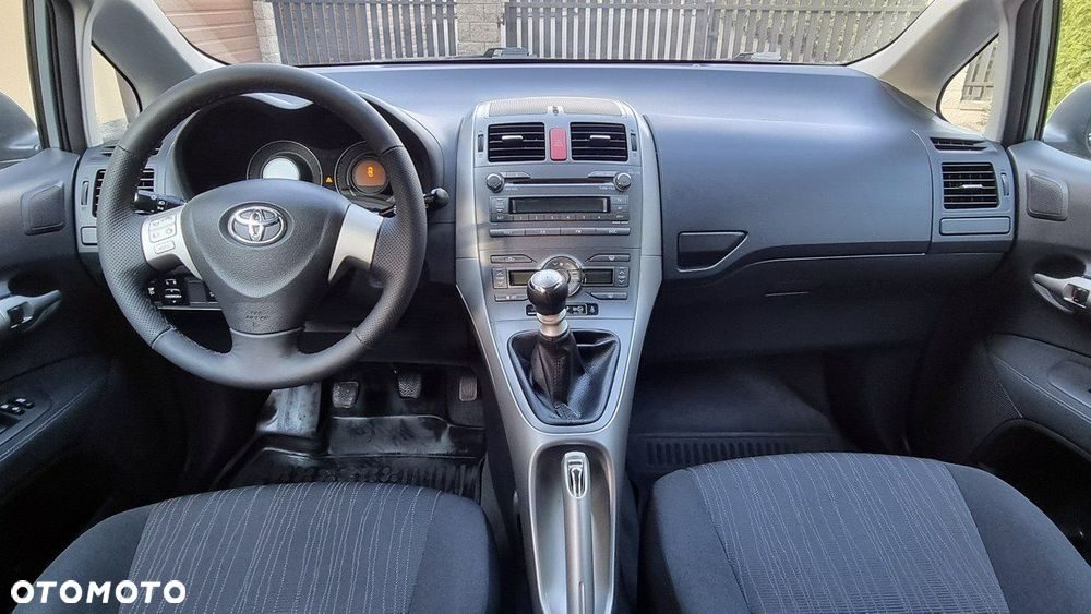 Toyota Auris - 13