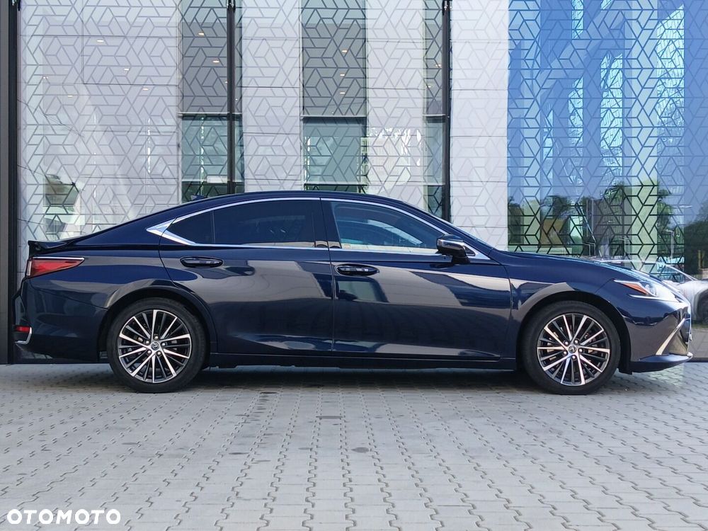 Lexus ES - 4