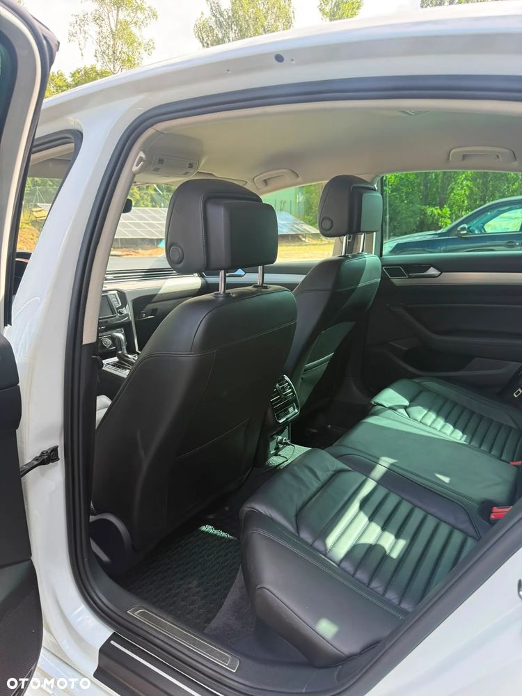 Volkswagen Passat - 8