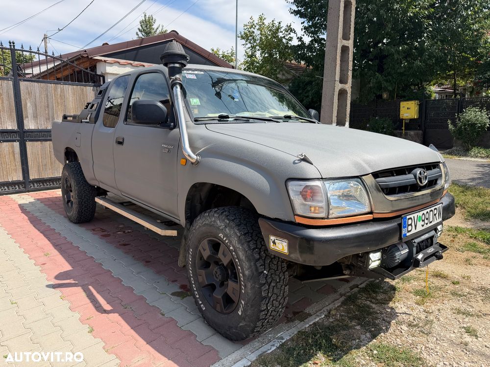 Toyota Hilux - 1