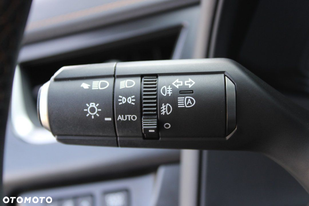 Lexus UX - 30