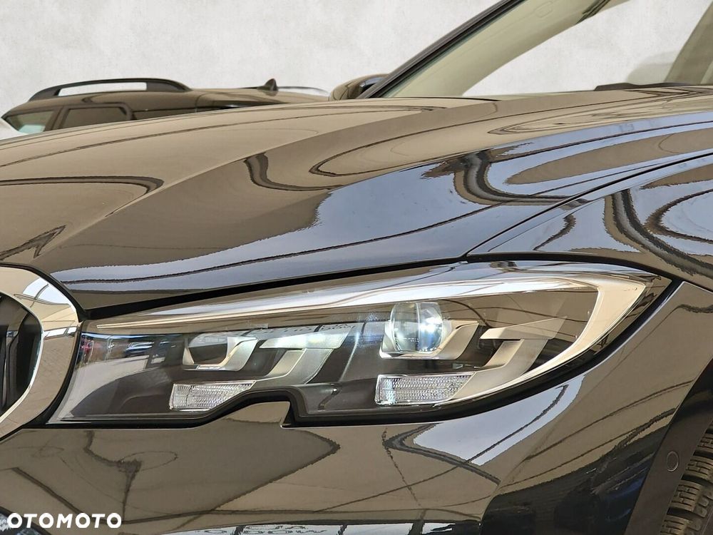 BMW Seria 3 330i xDrive Advantage - 27
