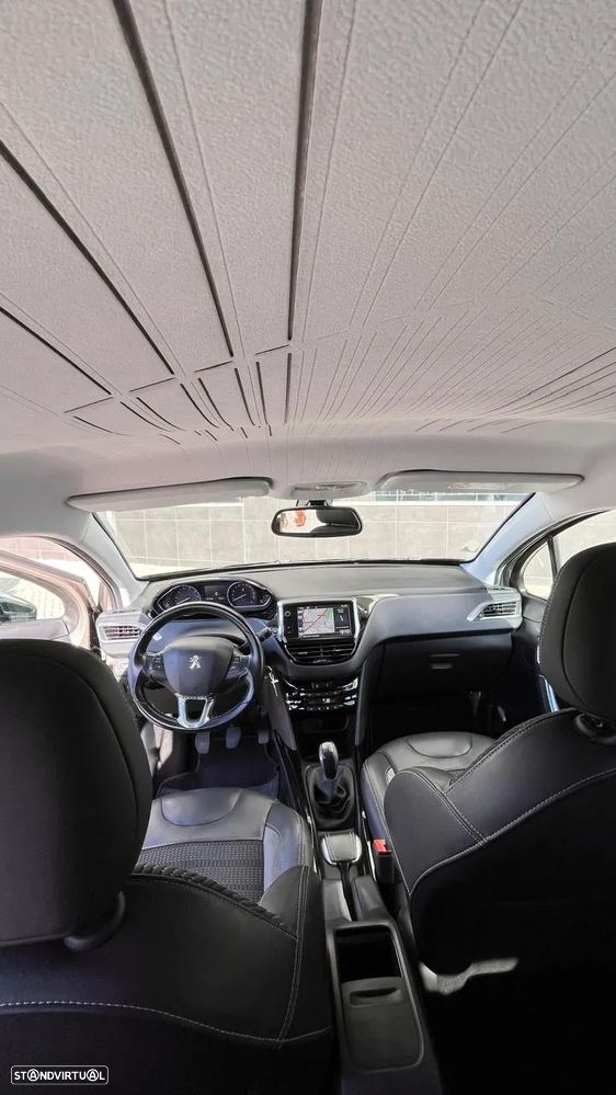 Peugeot 2008 1.2 PureTech Allure - 19