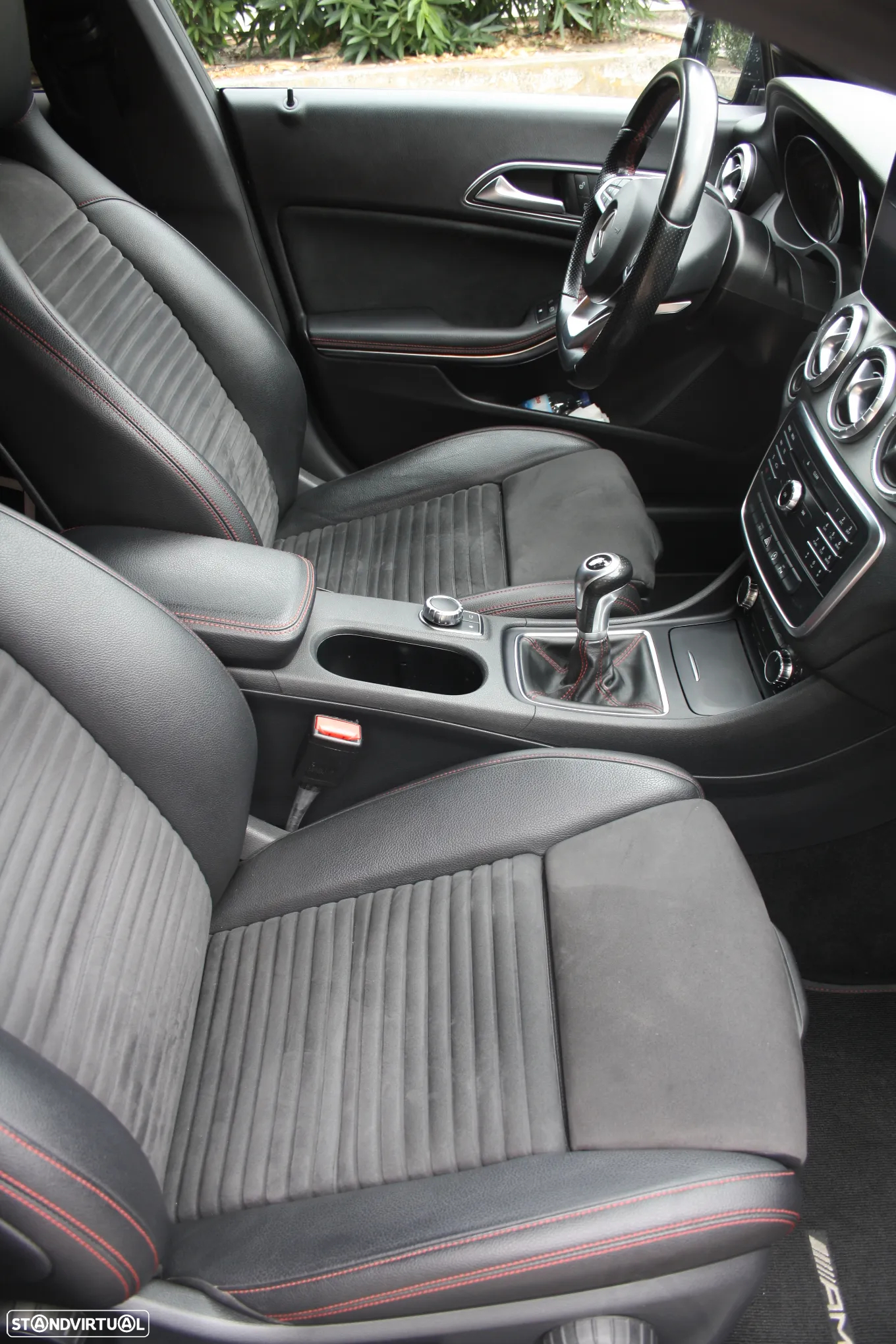 Mercedes-Benz CLA 180 d Shooting Brake AMG Line - 32