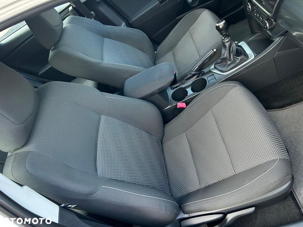Toyota Auris 1.6 Premium - 19