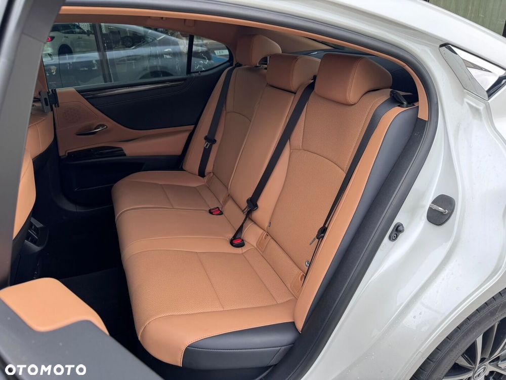 Lexus ES - 7