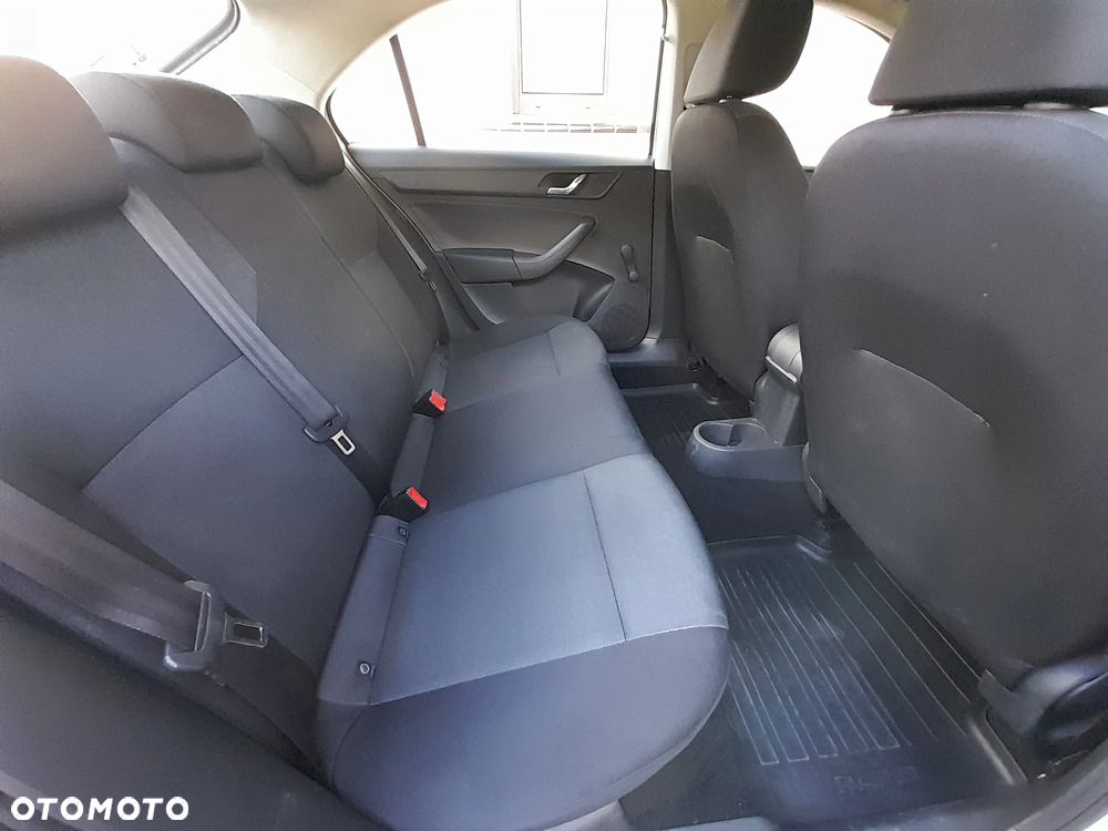 Skoda RAPID 1.2 TSI Active - 24