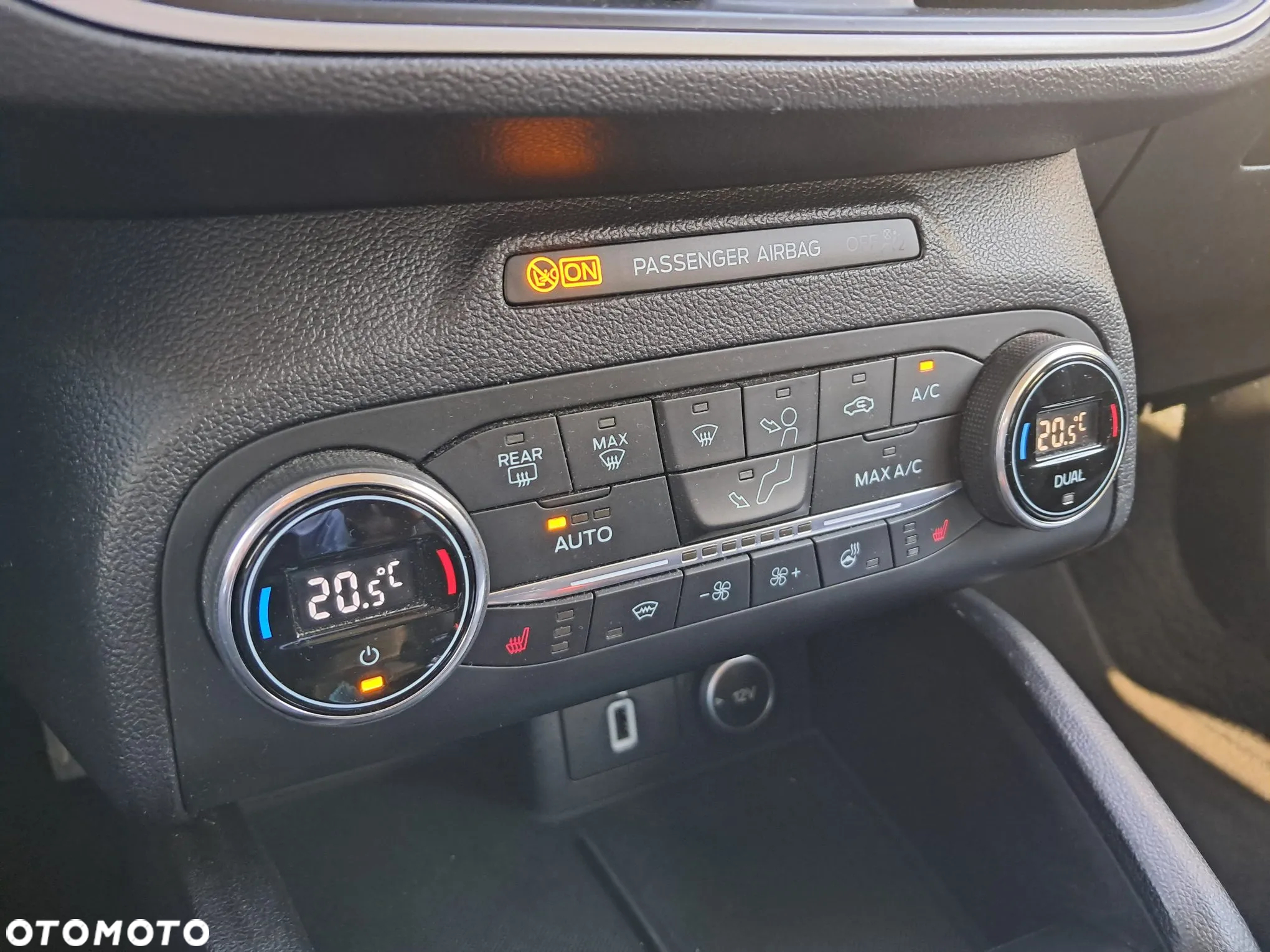 Ford Focus 1.5 TDCi SYNC Edition - 21