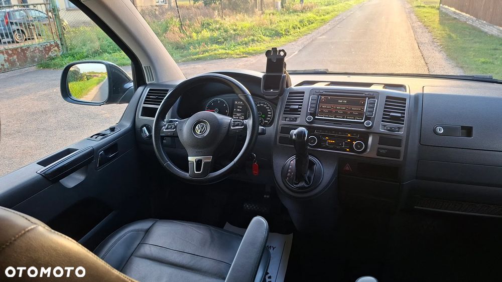 Volkswagen Caravelle - 24
