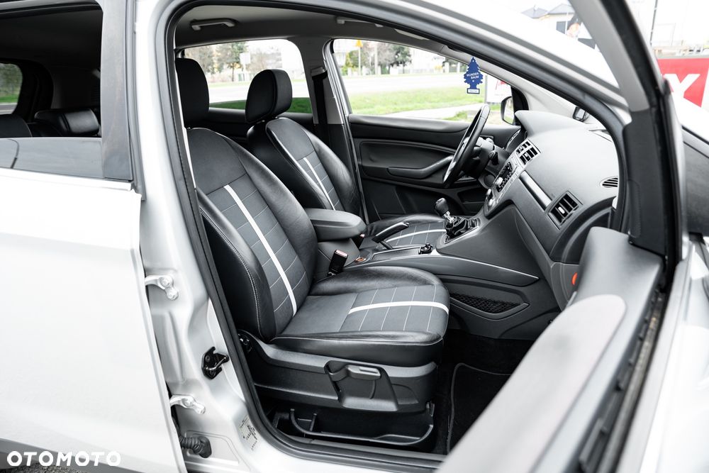 Ford Kuga - 27