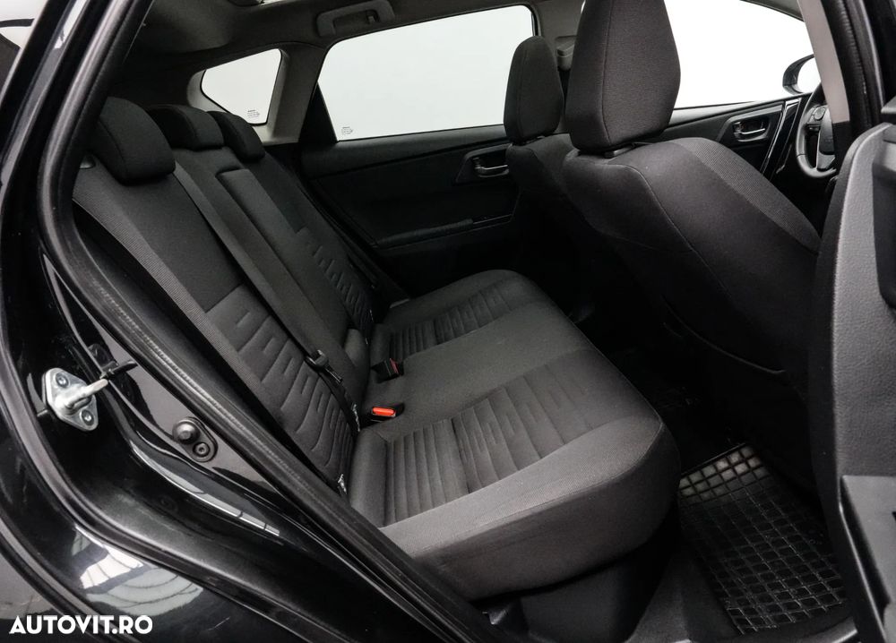 Toyota Auris 1.8 L VVT-i Sol + - 17