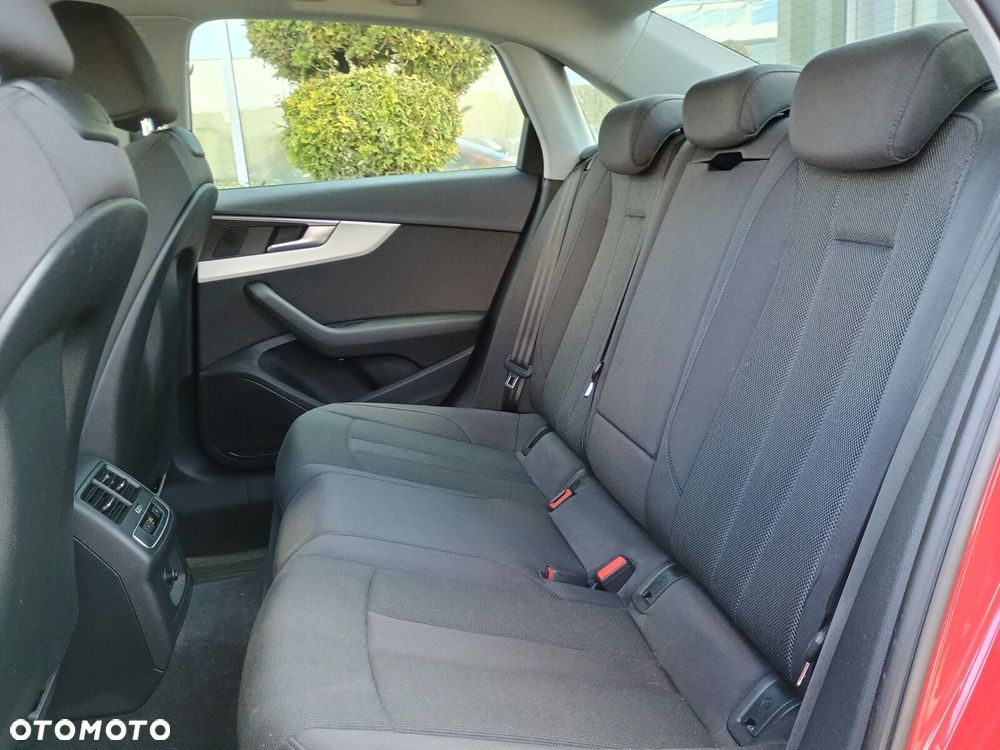 Audi A4 Limousine - 11