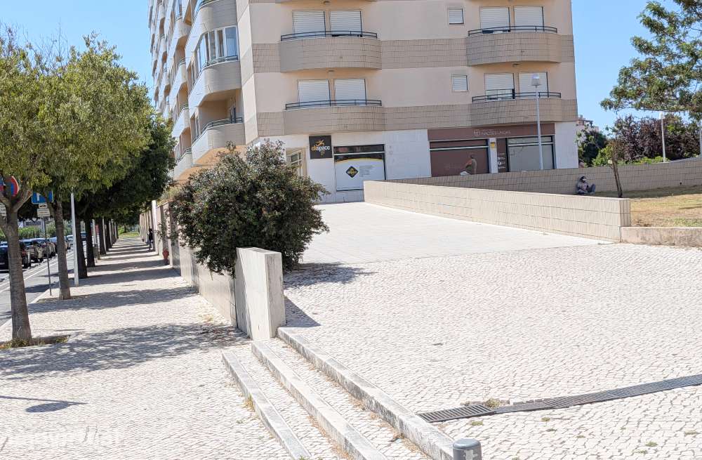 Espaço DESPORTIVO Equipado em TELHEIRAS/LISBOA - Grande imagem: 2/14
