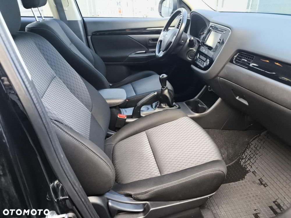 Mitsubishi Outlander - 22