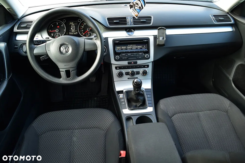 Volkswagen Passat 2.0 TDI Comfortline - 14