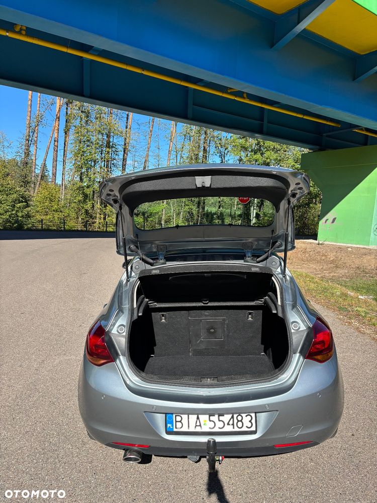 Opel Astra 1.6 Turbo Cosmo - 11