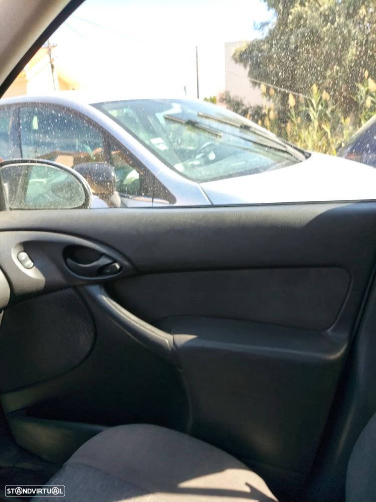 Ford Focus SW 1.8 TDdi Comfort - 13