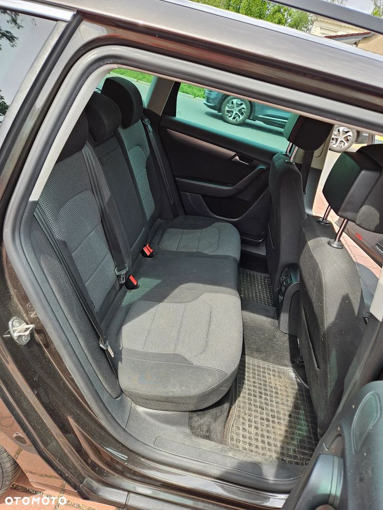 Volkswagen Passat - 11