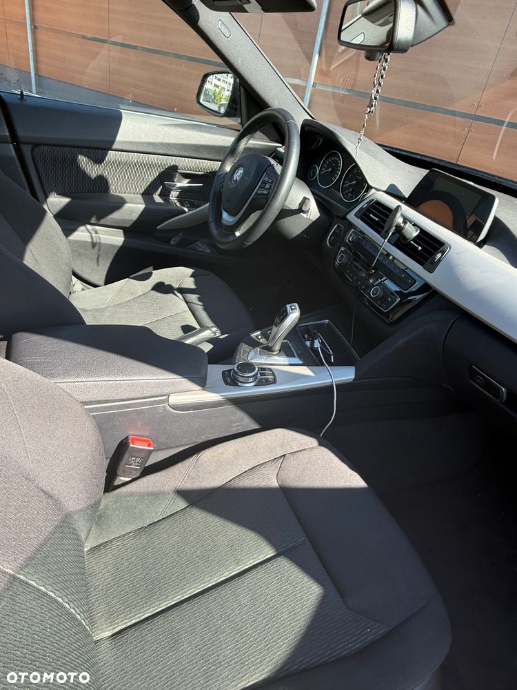 BMW 3GT 320i xDrive - 18