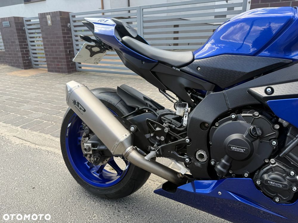 Yamaha R1 - 26