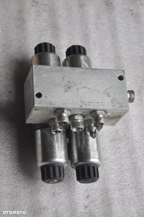 ROZDZIELACZ ELEKTROZAWÓR / CEWKA MECALAC NR RPE3-063Y11/01200E1/M - 4