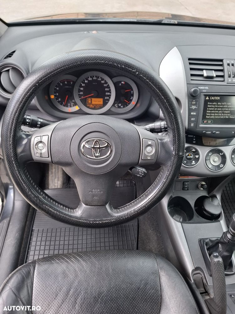 Toyota RAV4 2.2 D-4D Luxury - 5