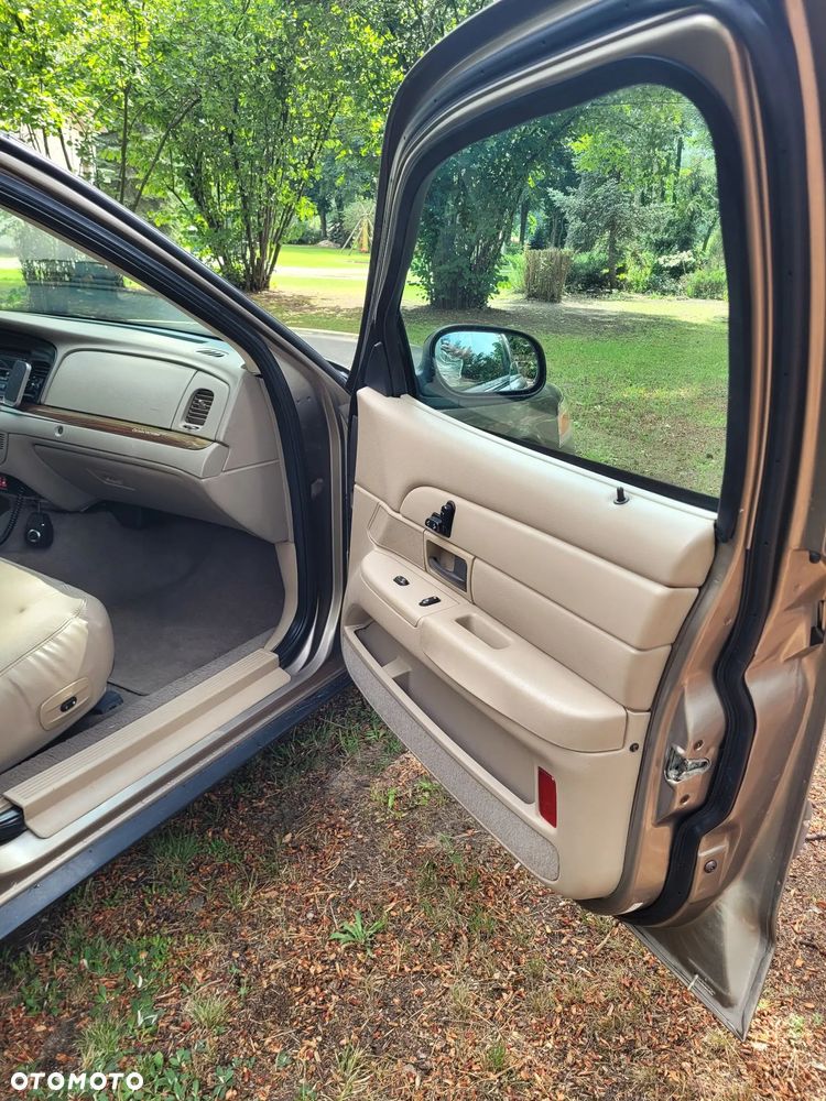 Ford Crown ver-4-6-ltd-lx - 10