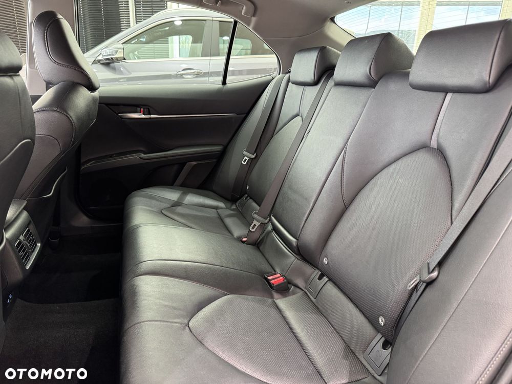 Toyota Camry - 13
