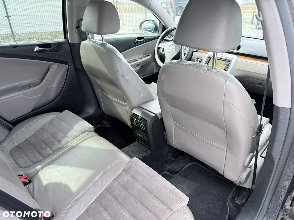 Volkswagen Passat Variant 1.8 TSI Highline - 19