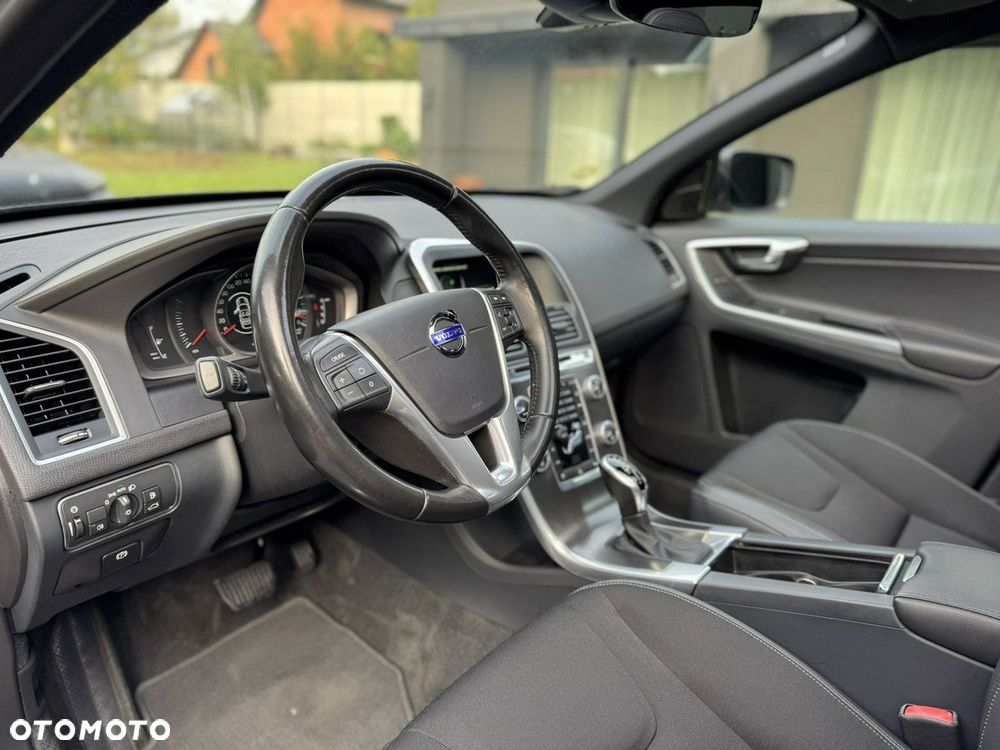 Volvo XC 60 D4 AWD Geartronic Momentum - 8