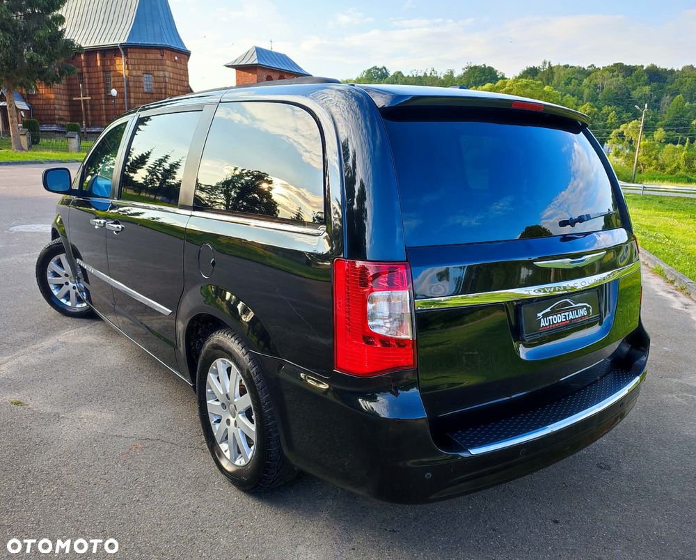 Chrysler Town & Country 3.6 Limited - 9