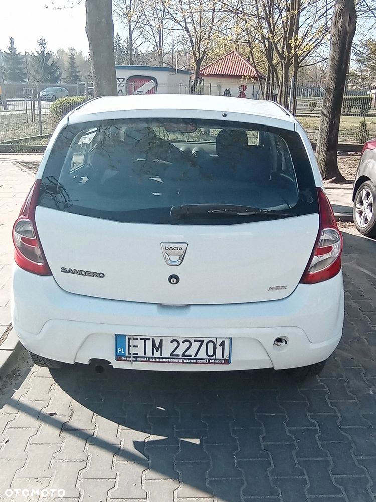 Dacia Sandero 1.6 16V Hi-Flex - 1