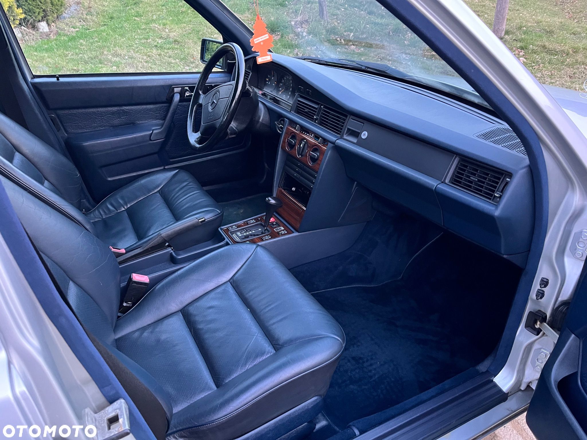 Mercedes-Benz W201 (190) - 1