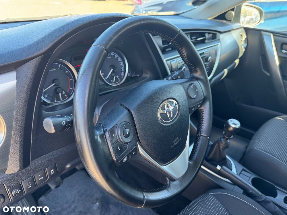 Toyota Auris 1.6 Premium - 28