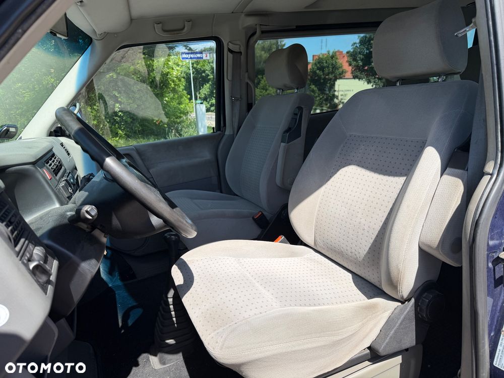 Volkswagen Caravelle - 17