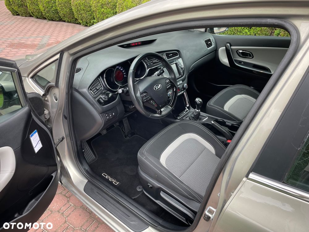 Kia Ceed - 15