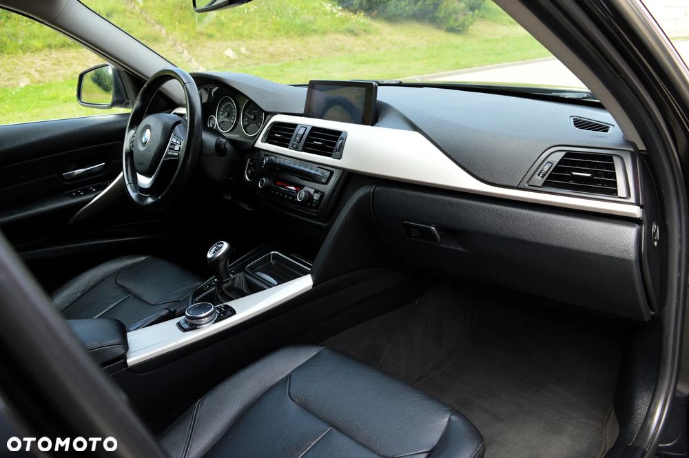 BMW Seria 3 318d Sport Line - 9