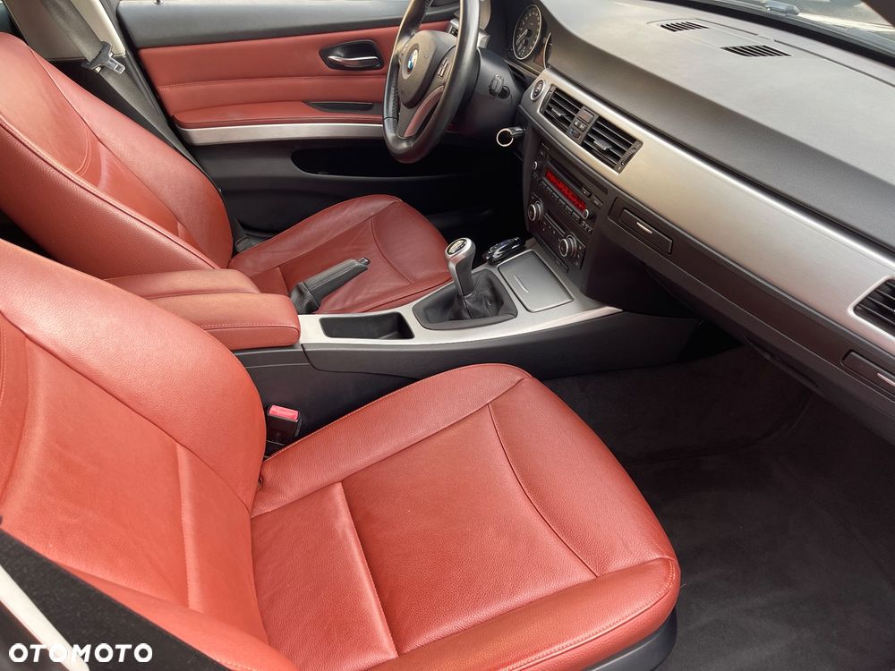 BMW Seria 3 318d - 14