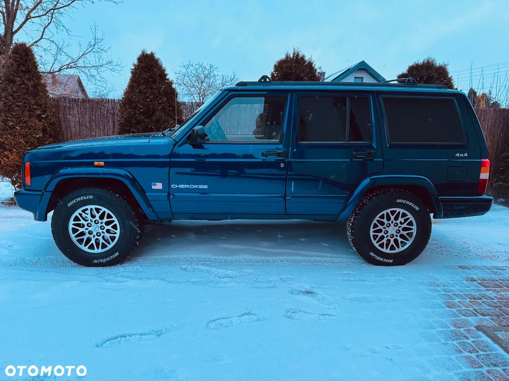 Jeep Cherokee - 4