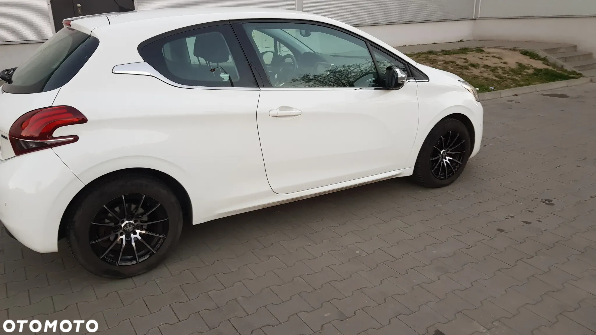 Peugeot 208 - 19