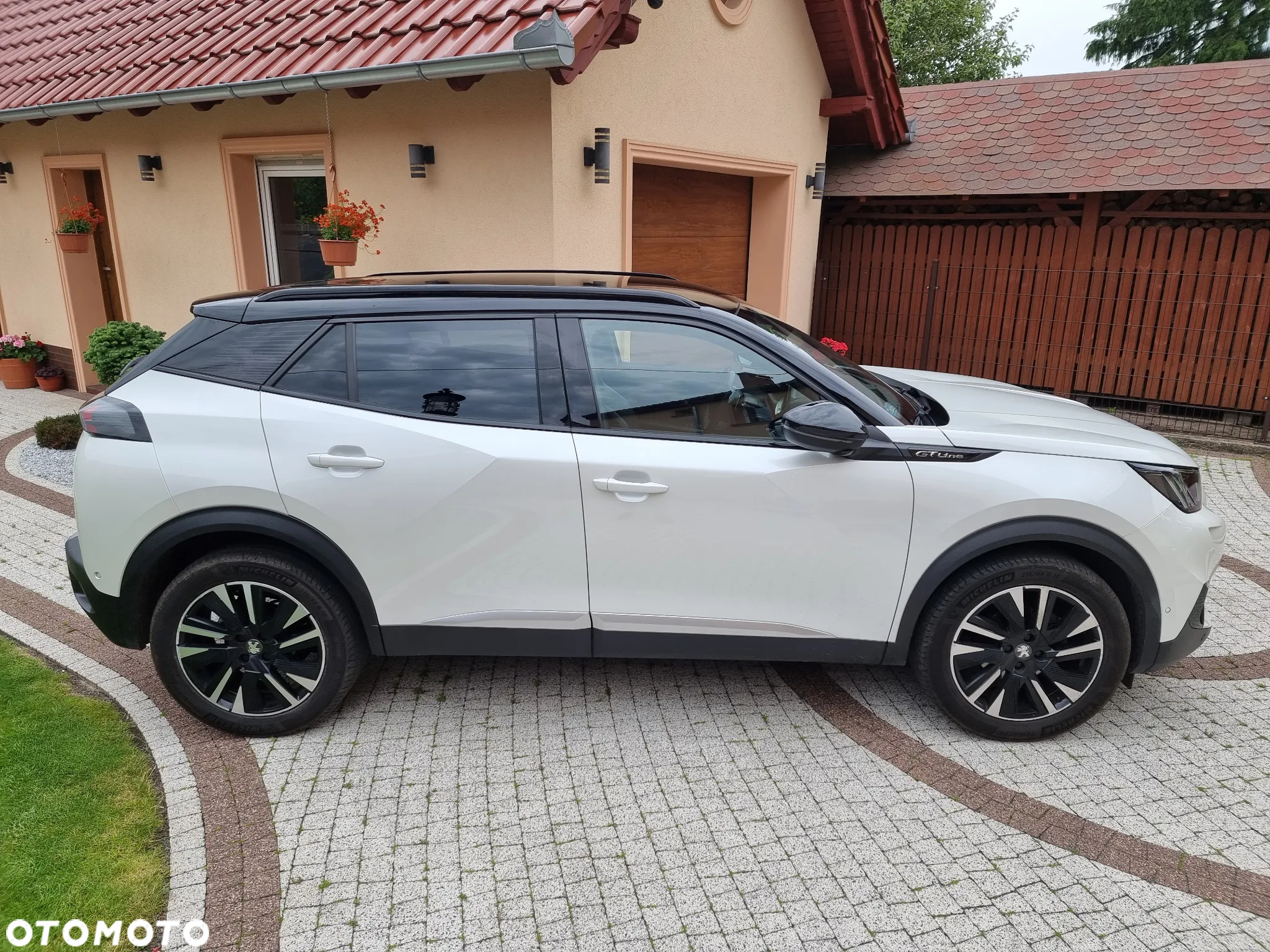Peugeot 2008 1.2 PureTech GT Line S&S EAT8 - 4