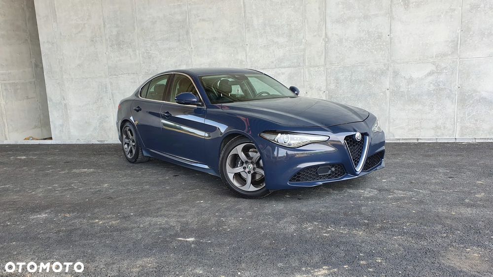Alfa Romeo Giulia 2.2 Diesel AT8 Executive - 2