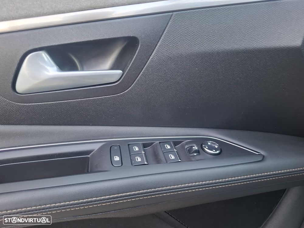 Peugeot 3008 1.6 Hybrid4 GT Pack e-EAT8 - 28