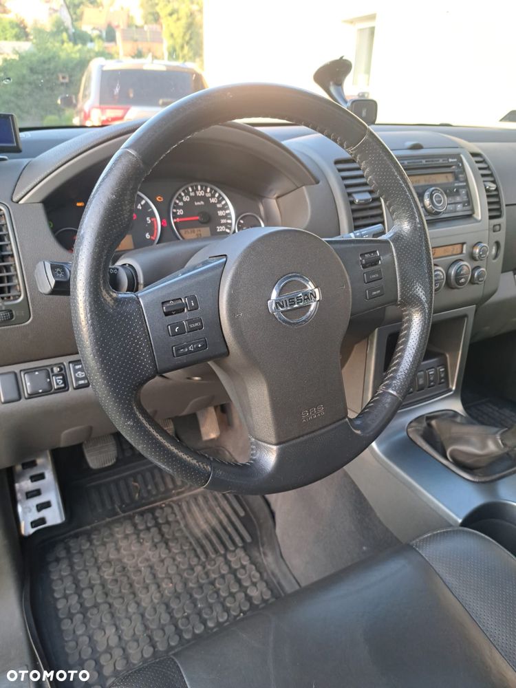Nissan Pathfinder 2.5 D LE - 9
