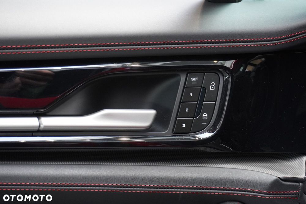 Porsche Panamera - 12