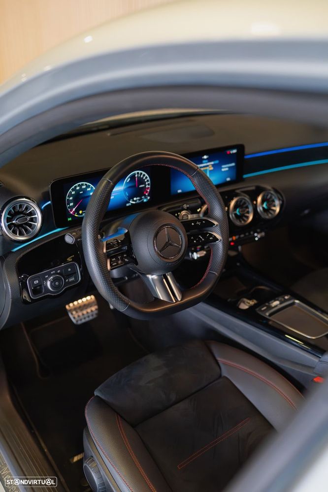 Mercedes-Benz A 250 e 8G-DCT AMG Line - 19