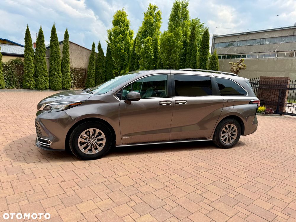 Toyota Sienna - 1