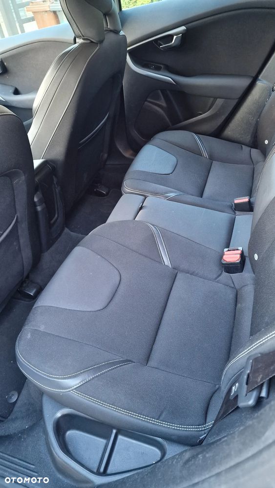 Volvo V40 D2 Momentum - 17
